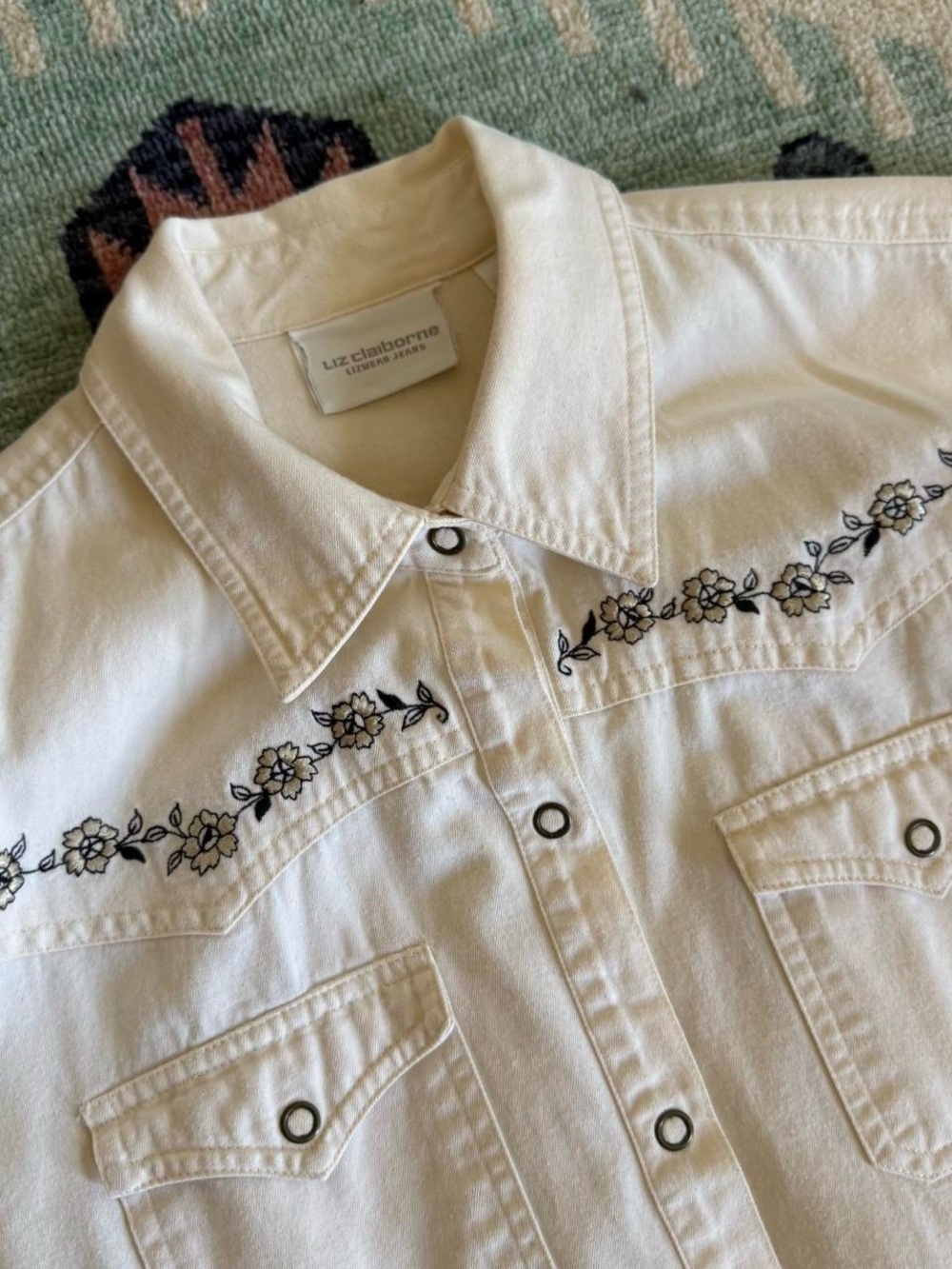 Liz Claiborne Cream Long-Sleeve Western Snap Shirt with Floral Embroidery